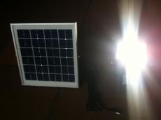 10 Watt 12V LED Scheinwerfer mit Solarpanel+Bewegungsmelder+Akku