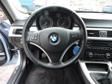 BMW 330i x-Drive, ab Service und MFK
