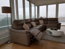 Ecksofa beige mit 2 Relaxfunktionen zu verkaufen