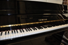 Yamaha Klavier B1 Pe schwarz poliert