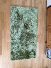  Zwei spezielle, grüne Teppiche