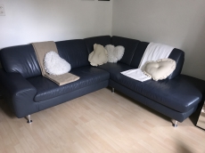  Schönes Sofa aus echtem Leder