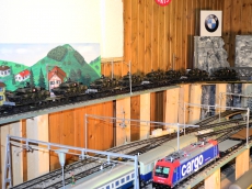 Grosse Spur 0 Eisenbahnanlage zu verkaufen 3Leiter  =Strom