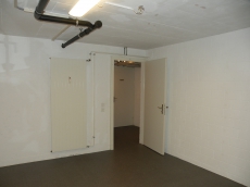 2 Räume mit WC/ Dusche/ Lavabo im UG