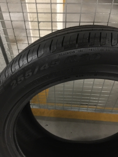 255/45/R20 Pirelli Sommerreifen (nur 100km)