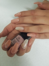 Nail, Lash Stylistin und Fusspflegerin