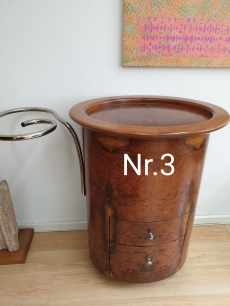 Büroeinrichtung (2-Bürotische + Barschrank auf Räder)