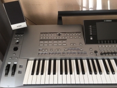 Yamaha Tyros 5 mit 76 tasten Kein Bühnengerät.