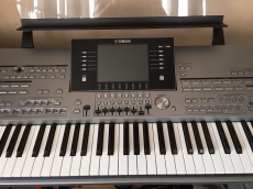 Yamaha Tyros 5 mit 76 tasten Kein Bühnengerät.