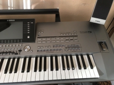 Yamaha Tyros 5 mit 76 tasten Kein Bühnengerät.