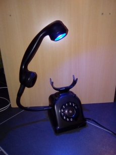 Lampe aus antikem Telefon
