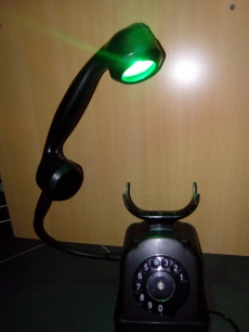 Lampe aus antikem Telefon