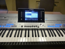 Tastatur Yamaha Tyros 5 mit 76 tasten
