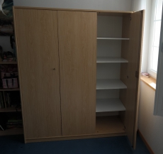 Kleiderschrank