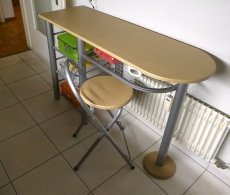 Bar-Tisch mit 2 Stühlen