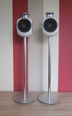 B&O Bang & Olufsen BeoLab 3 in weiß + Ständer