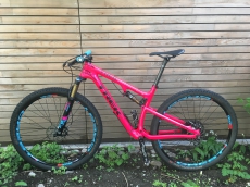 TREK Superfly FS Project One, Gr. M (17,5“), radioactive pink