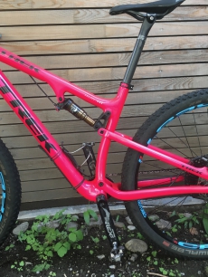 TREK Superfly FS Project One, Gr. M (17,5“), radioactive pink