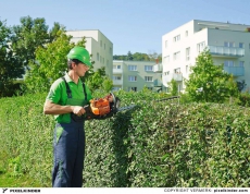 Landwirte erledigen für Sie Rasenpflege und Gartenarbeiten