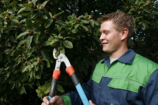 Landwirte erledigen für Sie Rasenpflege und Gartenarbeiten