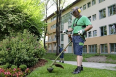 Landwirte erledigen für Sie Rasenpflege und Gartenarbeiten