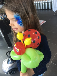 Kinderschminken, Ballonmodellieren, Airbrush- und Glitzer-Tattoo