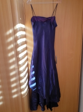 Abendkleid, violett mit Stola