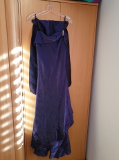 Abendkleid, violett mit Stola