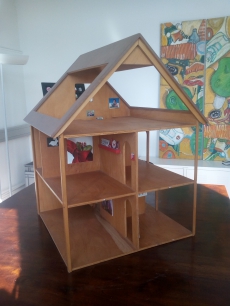 Puppenhaus aus Holz