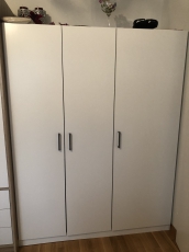 Kleiderschrank