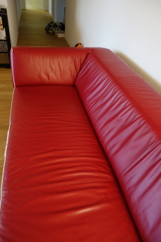 Rotes Ledersofa