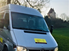 Kleinbus Mercedes Sprinter  11-Plätzer  zu vermieten