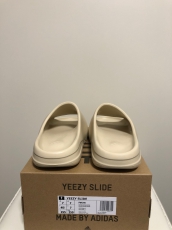 Yeezy Slide 