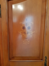 Schrank im Biedermeier Stil