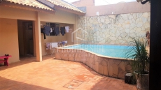 Brasilien, Einfamilienhaus mit schwimmbaden und grill!