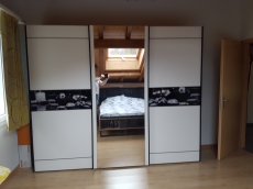 Grosser Kleiderschrank