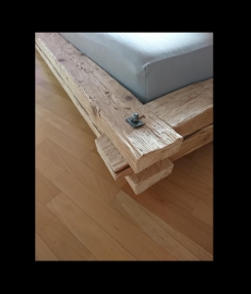 Betten aus echtem, sauberem Altholz