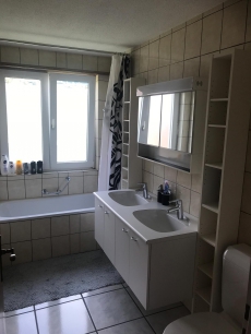 Schöne 4.5 Zimmer WHG mit Balkon