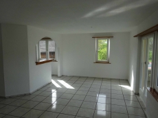 Schöne 4.5 Zimmer WHG mit Balkon