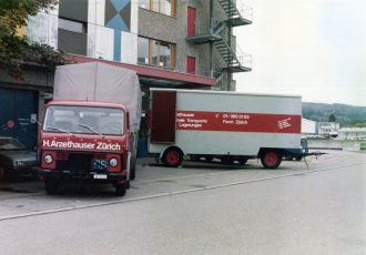 Volvo F85 mit Anhänger