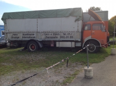 Volvo F85 mit Anhänger