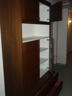 Wohnzimmerschrank