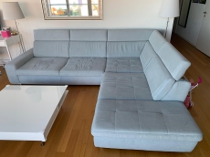 Hochwertiges Ecksofa + Hocker 400 CHF (Original Preis 1'800)