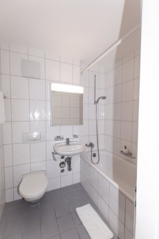 Schöne 3.5 Zimmer Dachwohnung mit grossem Balkon 2'190.- pro Mona