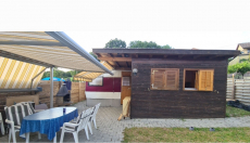 Mobile Home mit Holzvorbau auf der schönsten Parzelle