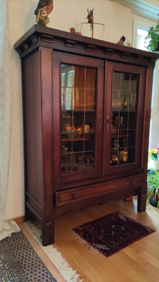 Vitrine und Sideboard abzugeben