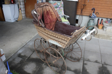 Kinderwagen antik gross