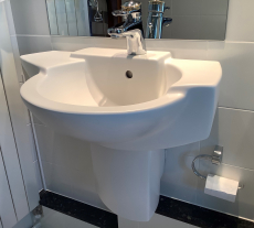 Lavabo und Zubehör