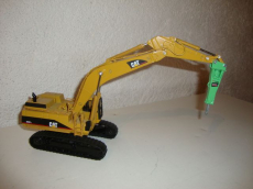 Caterpillar 365 BL mit Montabert Hammer