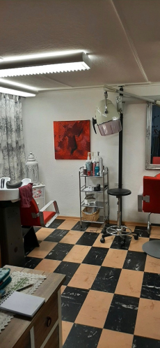 Coiffeursalon / Nagelstudio zu vermieten in 3752 Wimmis